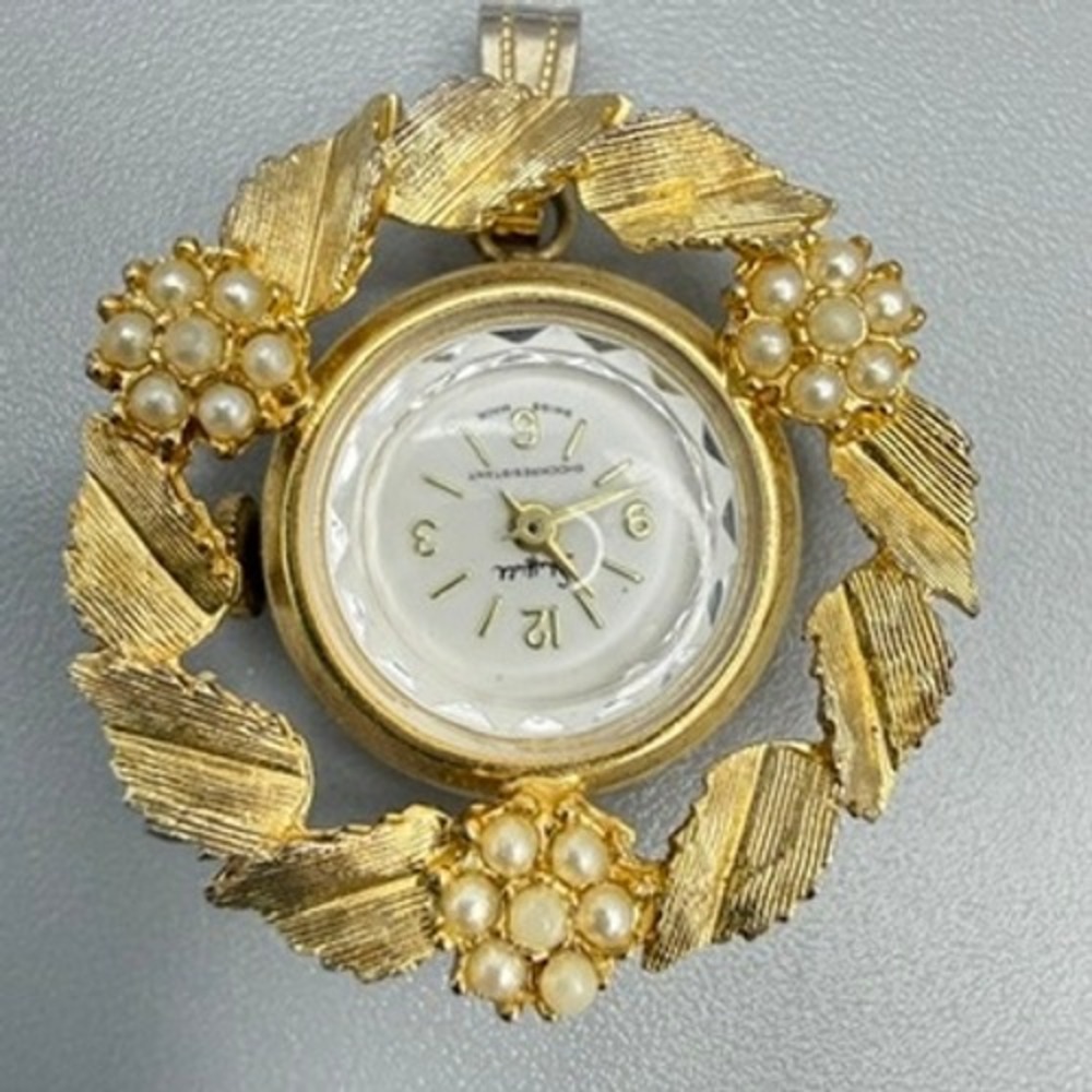 VTG Sheffield Gold Tone Faux Pearl Wreath Pendant Watch 1.5" Needs Battery READ